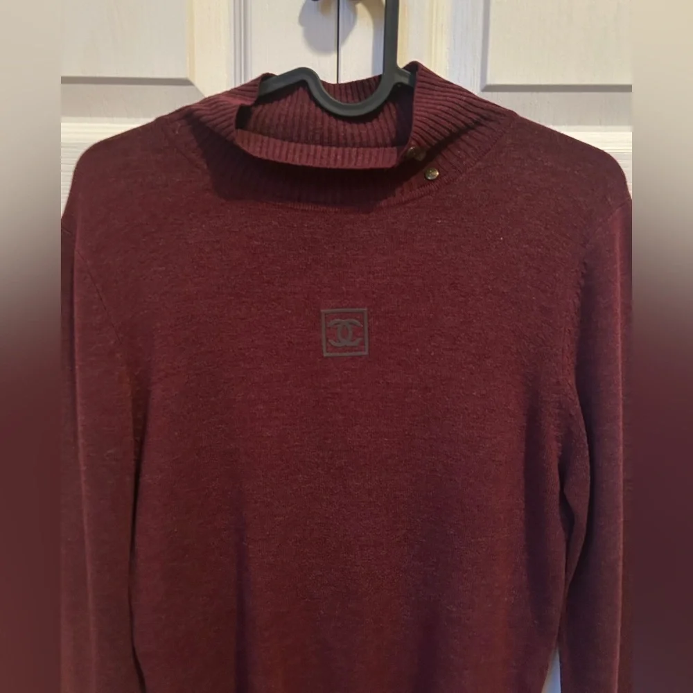 Pullover Sweater ~ size medium - Picture 2 of 6